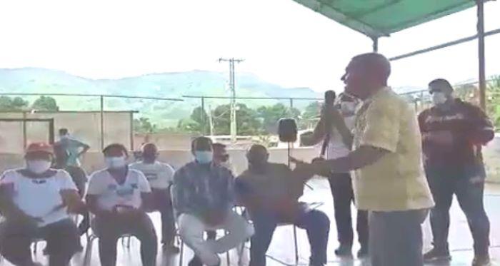 Dirigente falleció de infarto en Venezuela mientras le realizaba reclamos a la alcaldesa de Barcelona en un evento comunitario