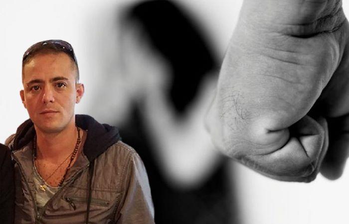 El reportero gráfico Jesús Medina Ezaine desalojó violentamente a su madre de su apartamento en Caracas después de haber salido de prisión en 2020 como «héroe» de la libertad de prensa