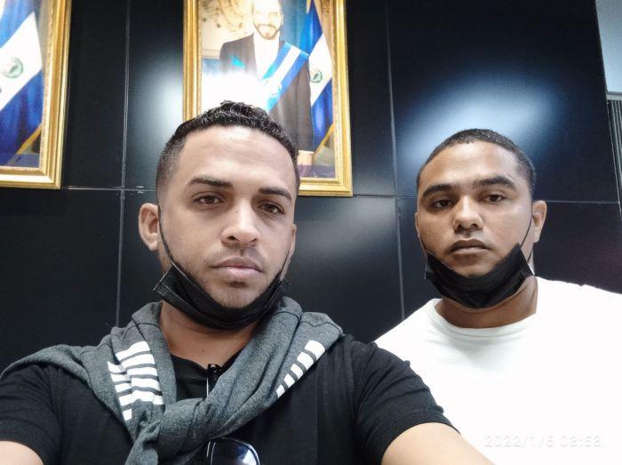 Periodistas independientes cubanos Esteban Rodríguez y Héctor Luis Valdés Cocho son expulsados de la isla por el régimen de Cuba