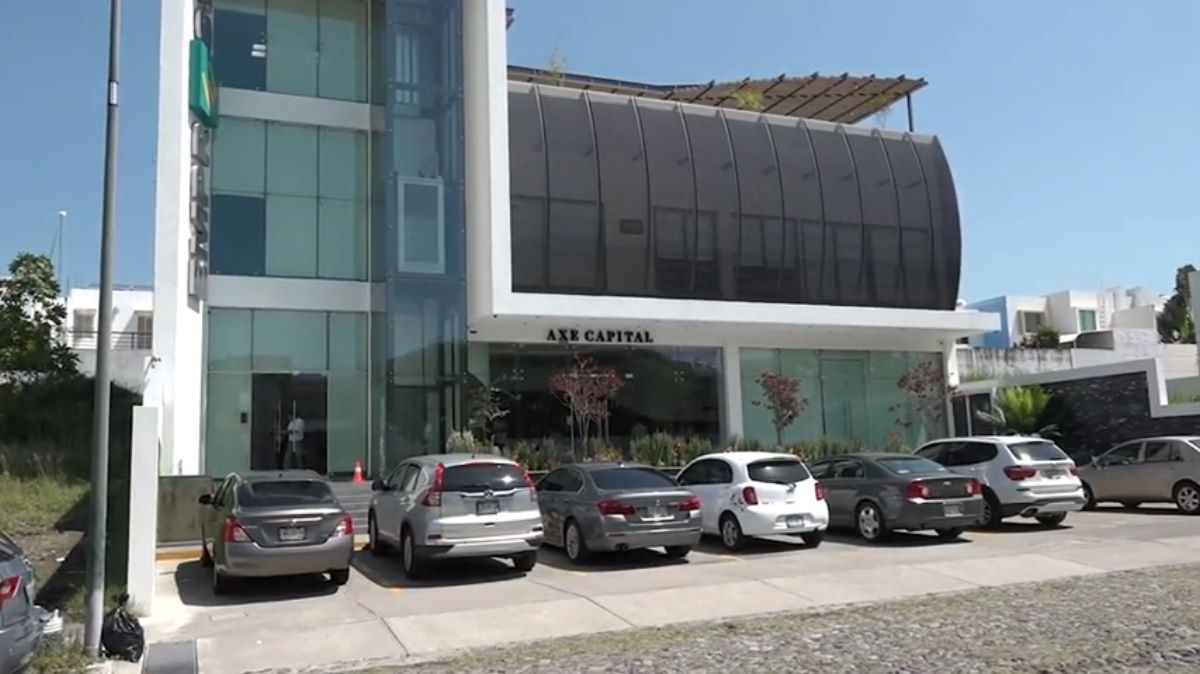 Axel Eduardo Joya Carlos y la estafa de Axe Capital dejan en la calle a miles de familias en México, mientras el empresario presume los lujos propios de una celebridad