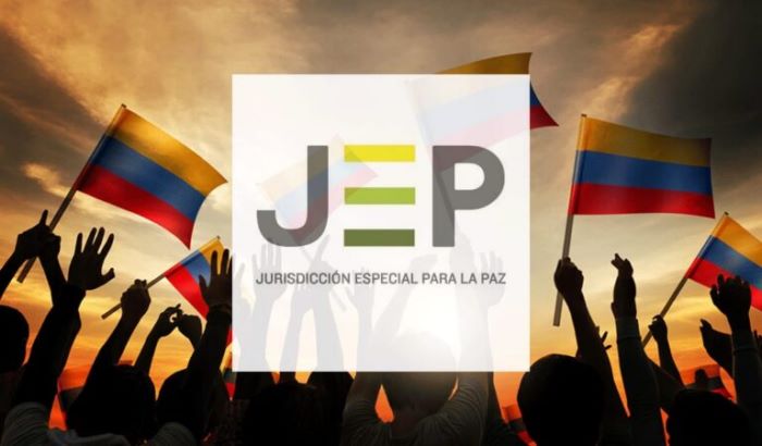 Los chats ocultos del entrampamiento a la JEP en Colombia