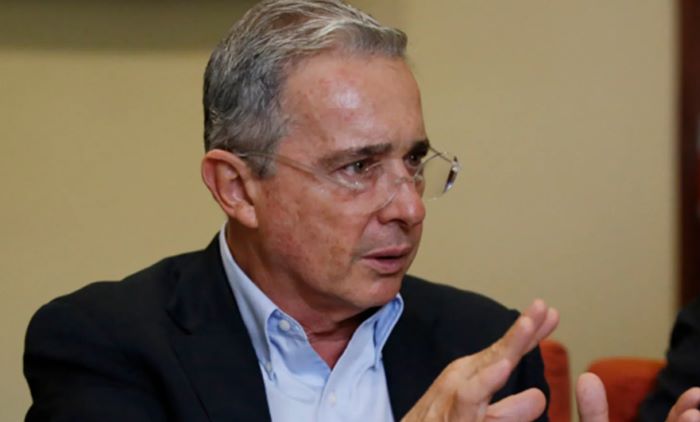 Investigación da a conocer nuevos nombres de personajes vinculados al narcotráfico a los que el expresidente Álvaro Uribe les otorgó registros de propiedad de aeronaves mientras era director de la Aerocivil en Colombia