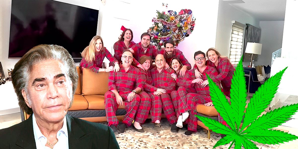 La familia de Mario Villarroel Lander, expresidente de la Cruz Roja Venezolana, celebró el año nuevo con pijamas a juego, pero faltaron «El Puma» y las plantas cultivadas en California por Hendrick Bages – CIUDAD GÓTICA