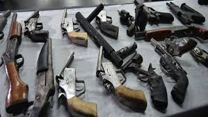 Desmantelan banda que traficaba con armas desde Venezuela