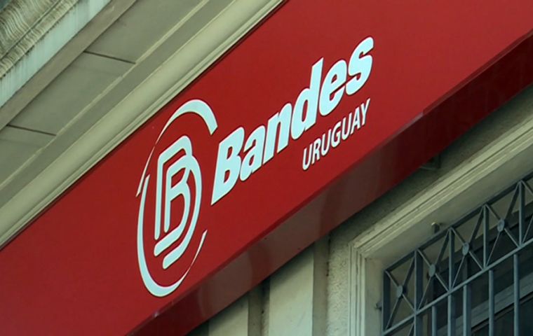 Ex Alto Funcionario asegura que Venezuela fondeaba a Bandes Uruguay con hasta US$4.2 millones mensuales