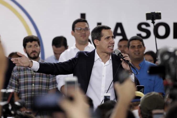 ignora a Trump y prefiere diálogo con Maduro