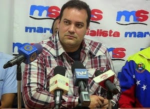 Carlos Hurtado de Clase Media Socialista se une a Marea Socialista. Se pronuncian sobre aumento de la gasolina