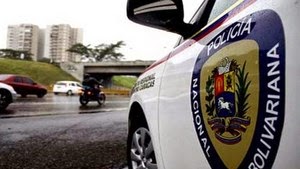 Fijan sueldos básicos para policías estatales y municipales