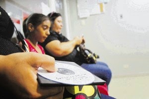 (Zulia) Entregan resultados médicos en CD’s por escasez de placas
