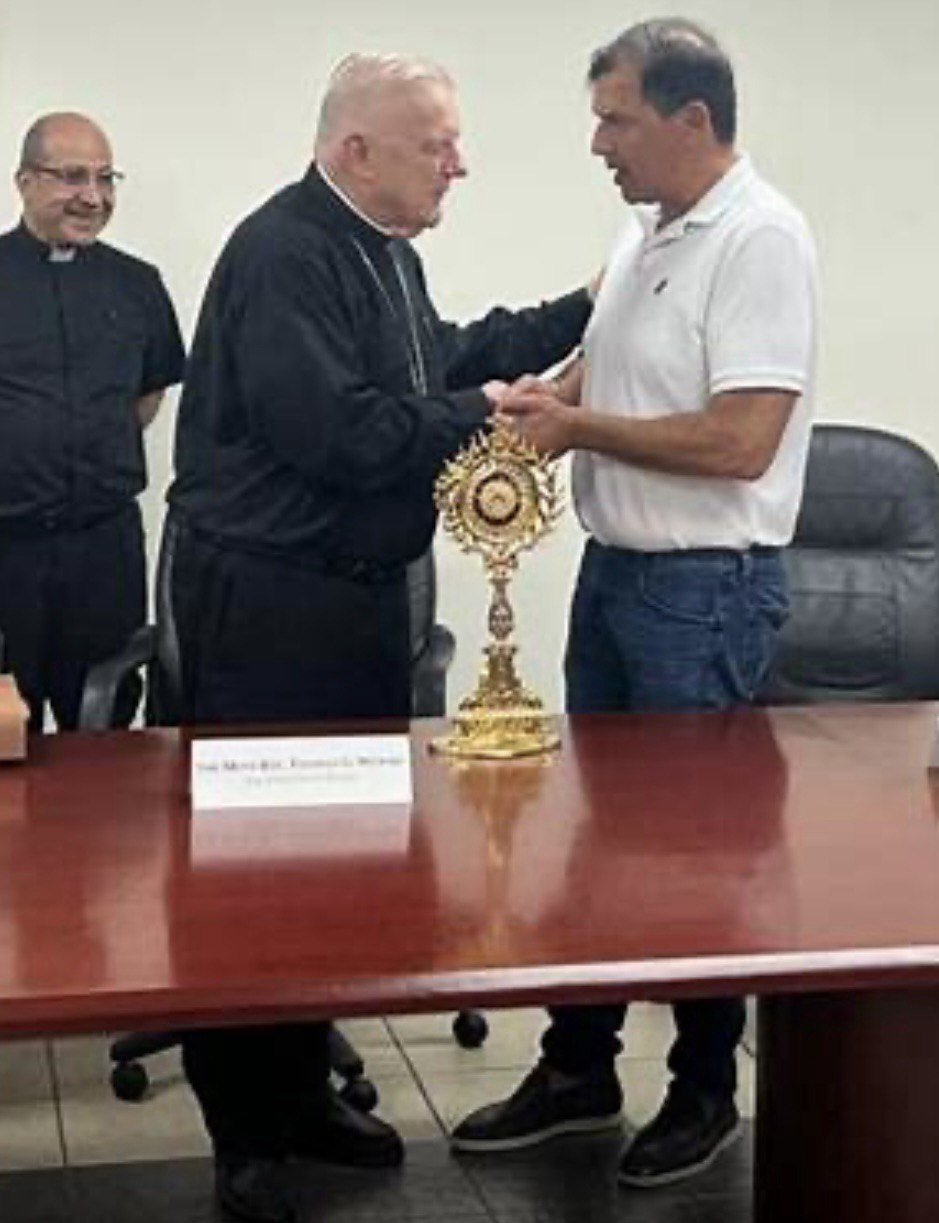 OBISPO IMPLICADO EN FRAUDE AMENAZA AL NUEVO PAPA LEÓN XIV