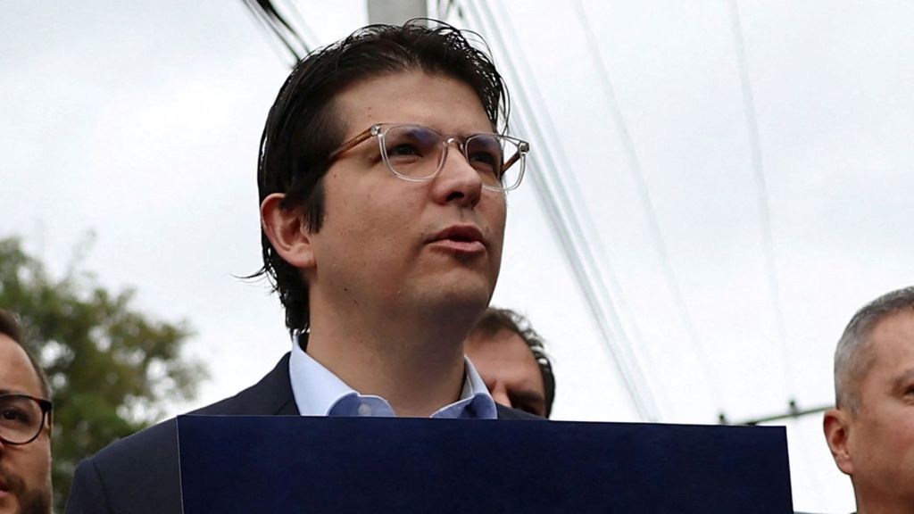un arma de Arizona silenció al senador que defendía el porte de armas en Colombia  – La Tabla Blog