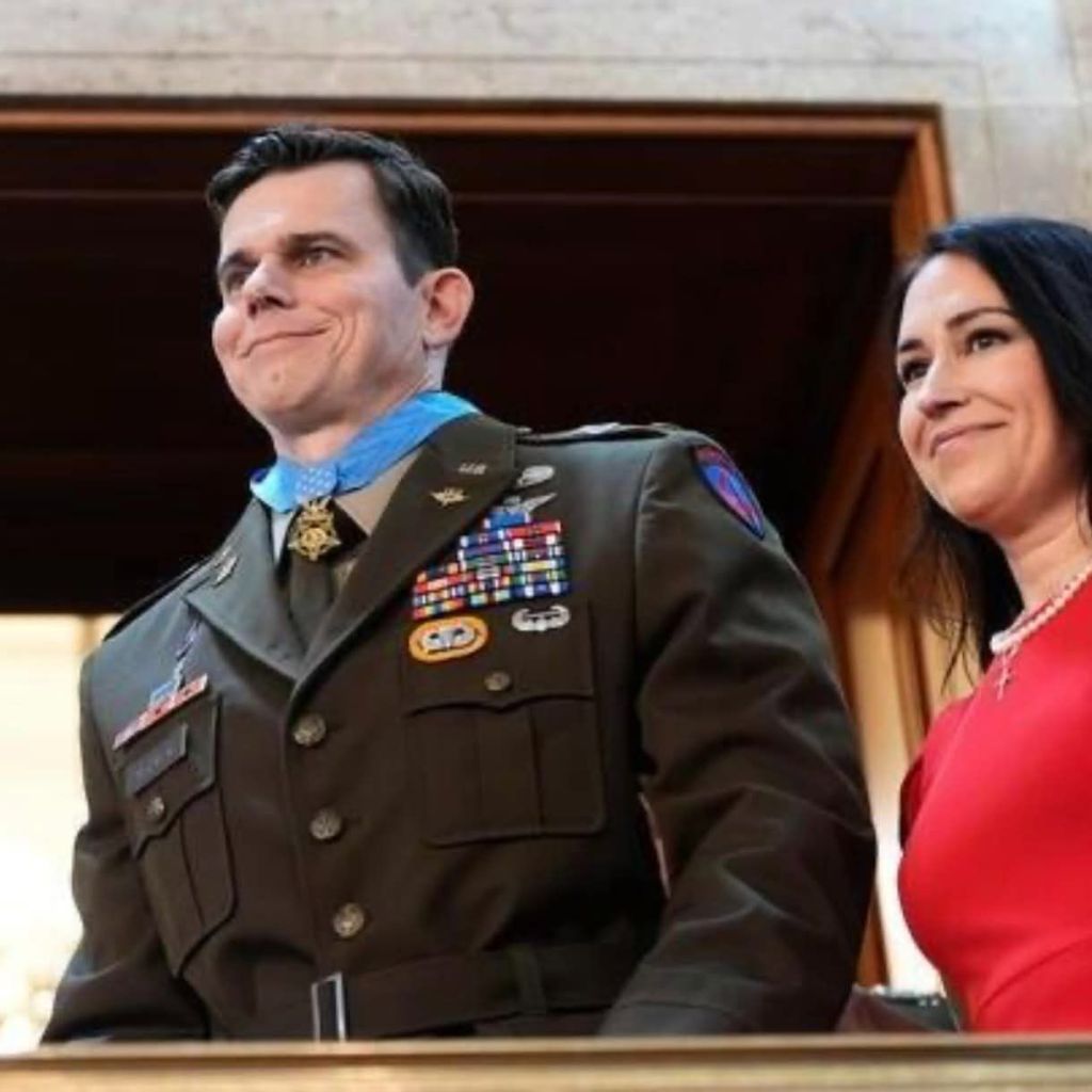 📰 MEDALLA DE HONOR TRIPLICARÁ LA PENSIÓN DE PILOTO DE EEUU HERIDO EN VENEZUELA – La Tabla Blog