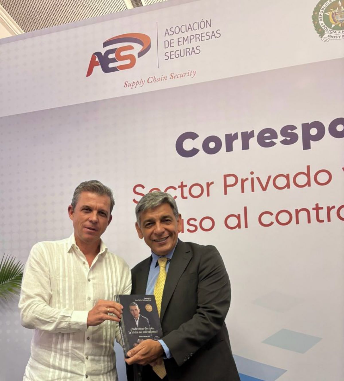 Buitrago presentó ante la AES en Cali estrategias de vanguardia contra el crimen organizado