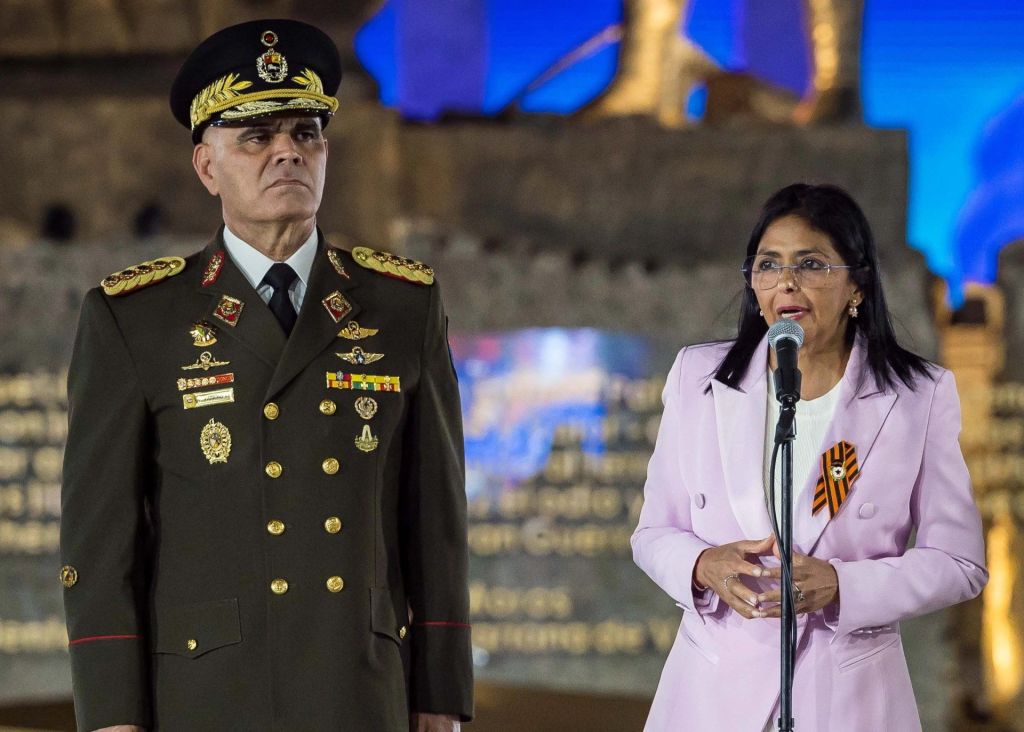 Once años, 4 meses y 22 días permaneció como ministro de la Defensa de Venezuela general Padrino López reemplazado hoy por la presidenta encargada – La Tabla Blog