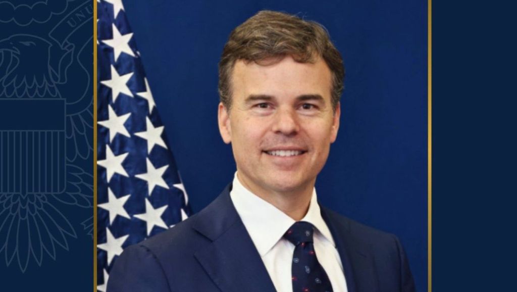 John Barrett deja Guatemala por Caracas – La Tabla Blog