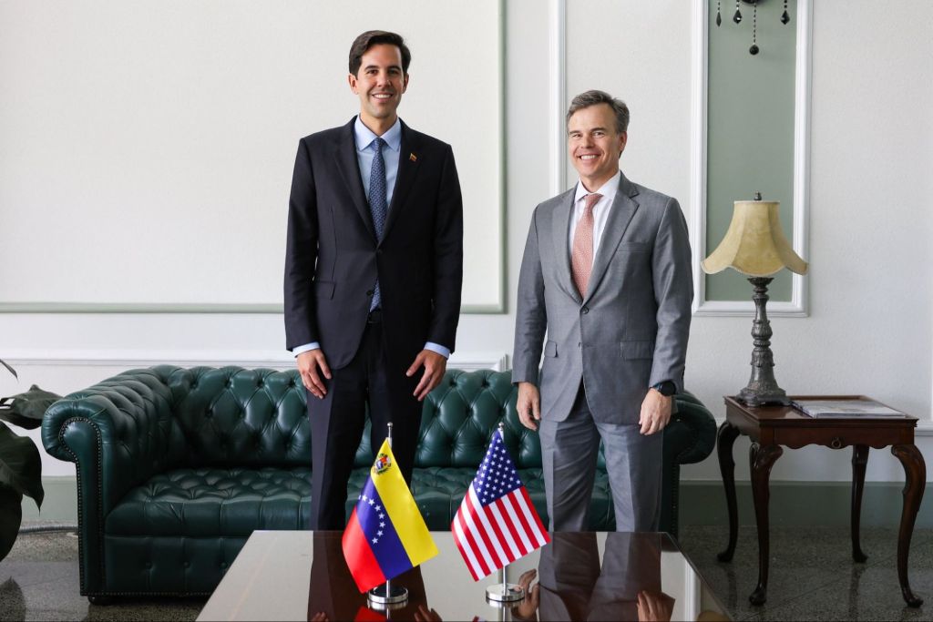John Barrett fue recibido por el  canciller Oliver Blanco – La Tabla Blog
