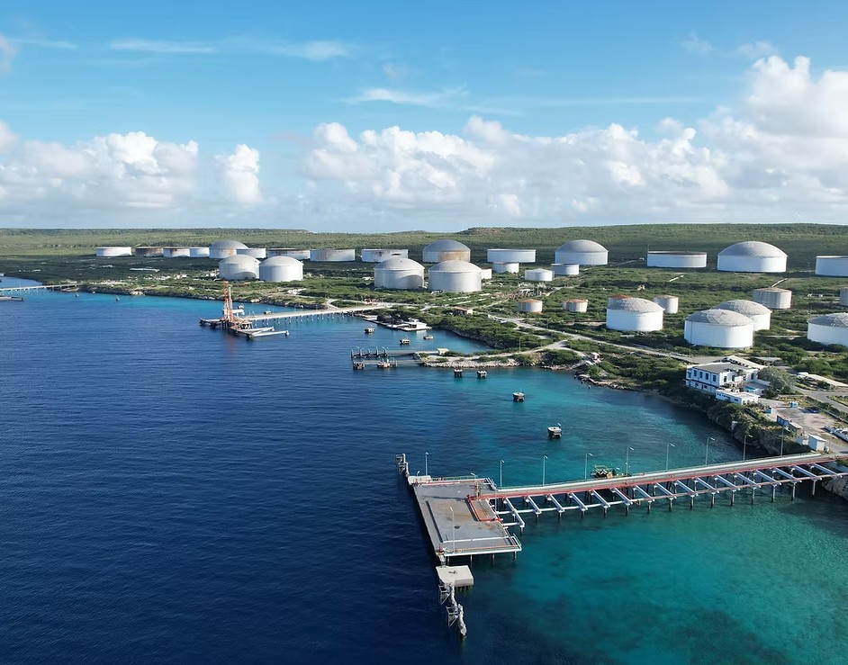Primer ministro de Curazao admite contactos con Pdvsa para reactivar refinería Isla